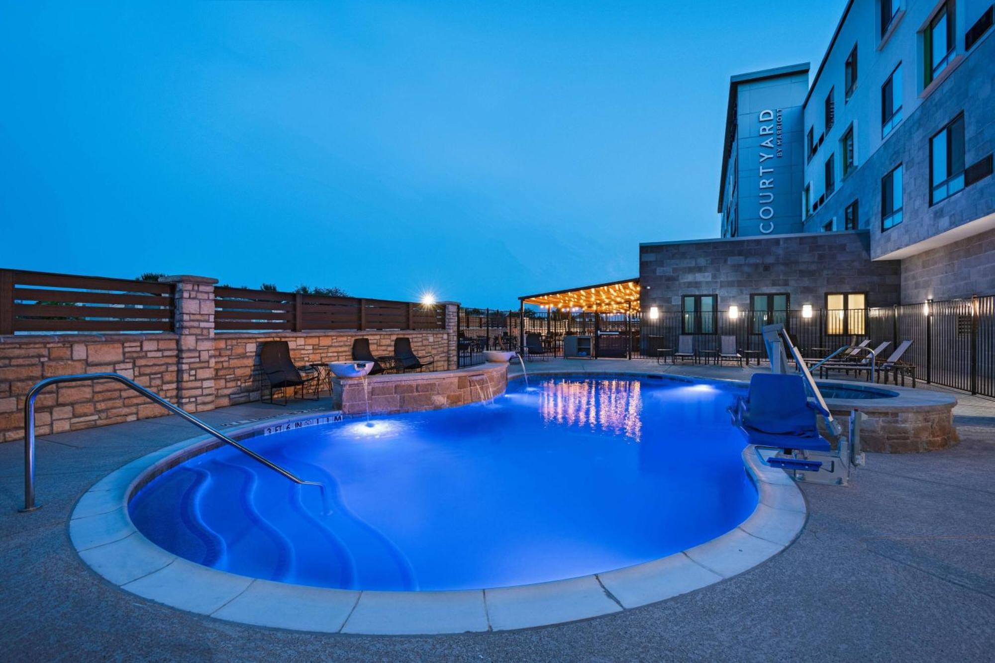 Courtyard Dallas Grand Prairie Exterior photo